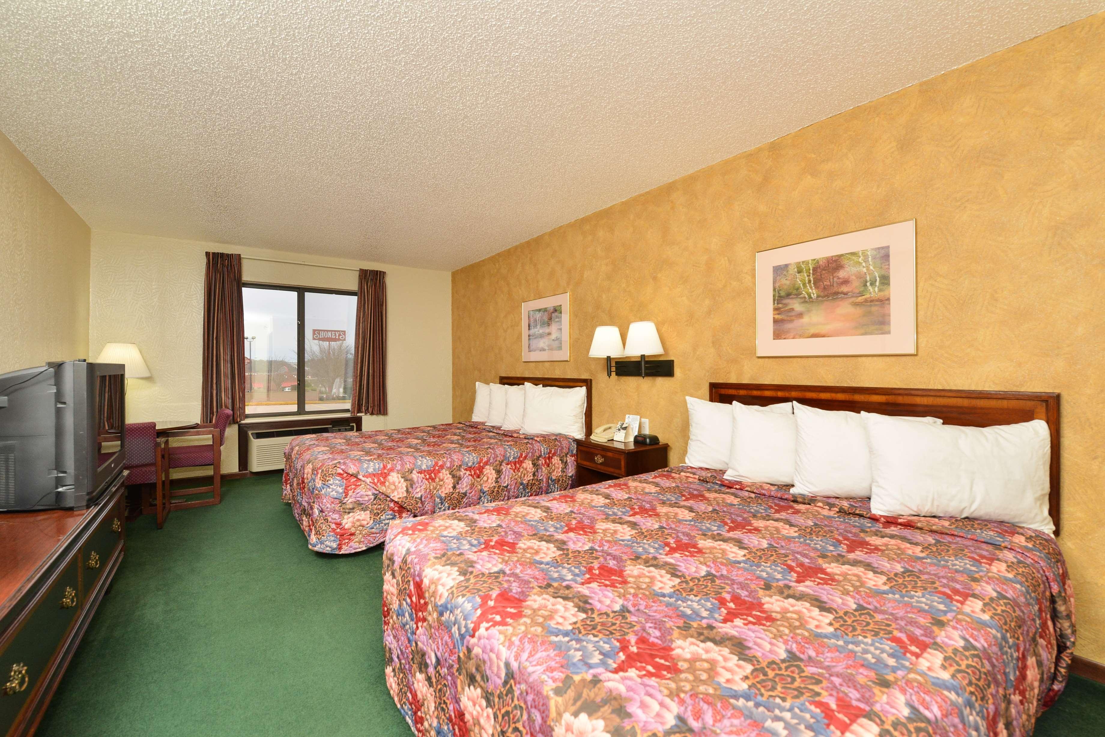 拉迪森库里蒂巴酒店 库里提巴 外观 照片 A typical Super 8 room