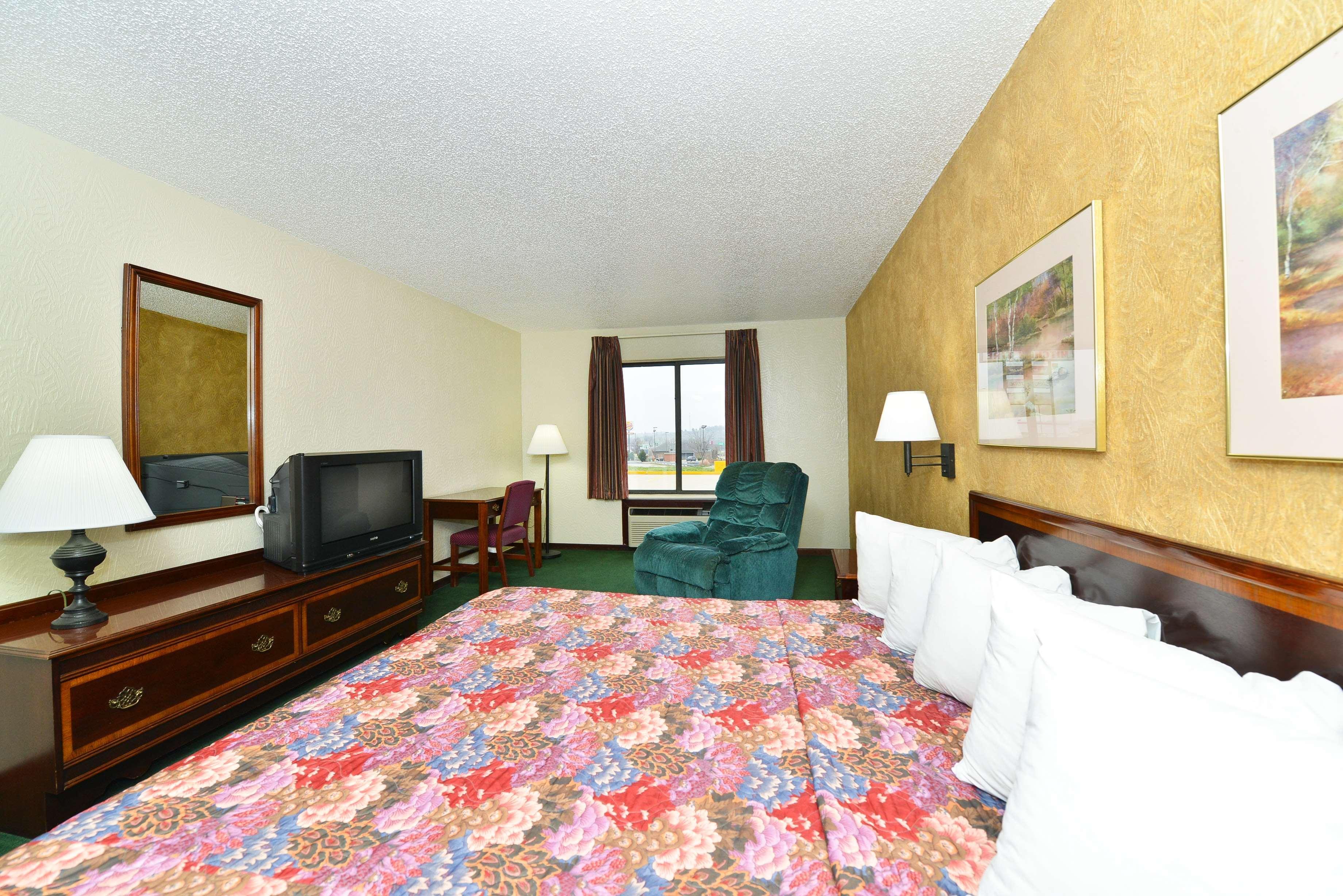 拉迪森库里蒂巴酒店 库里提巴 外观 照片 A typical Super 8 room