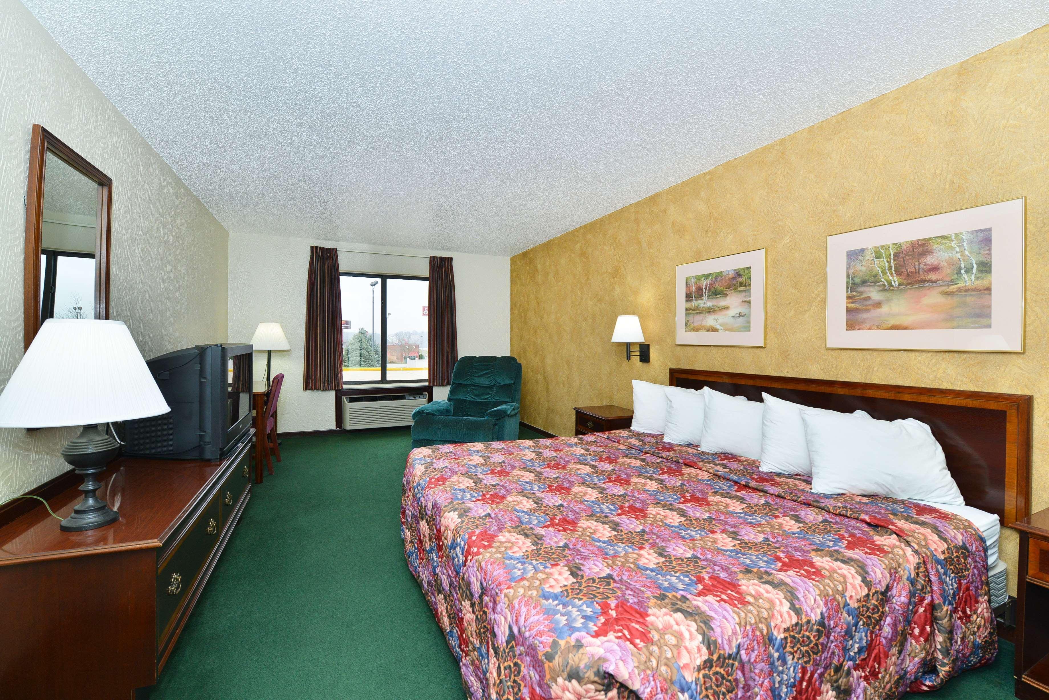 拉迪森库里蒂巴酒店 库里提巴 外观 照片 A typical Super 8 room
