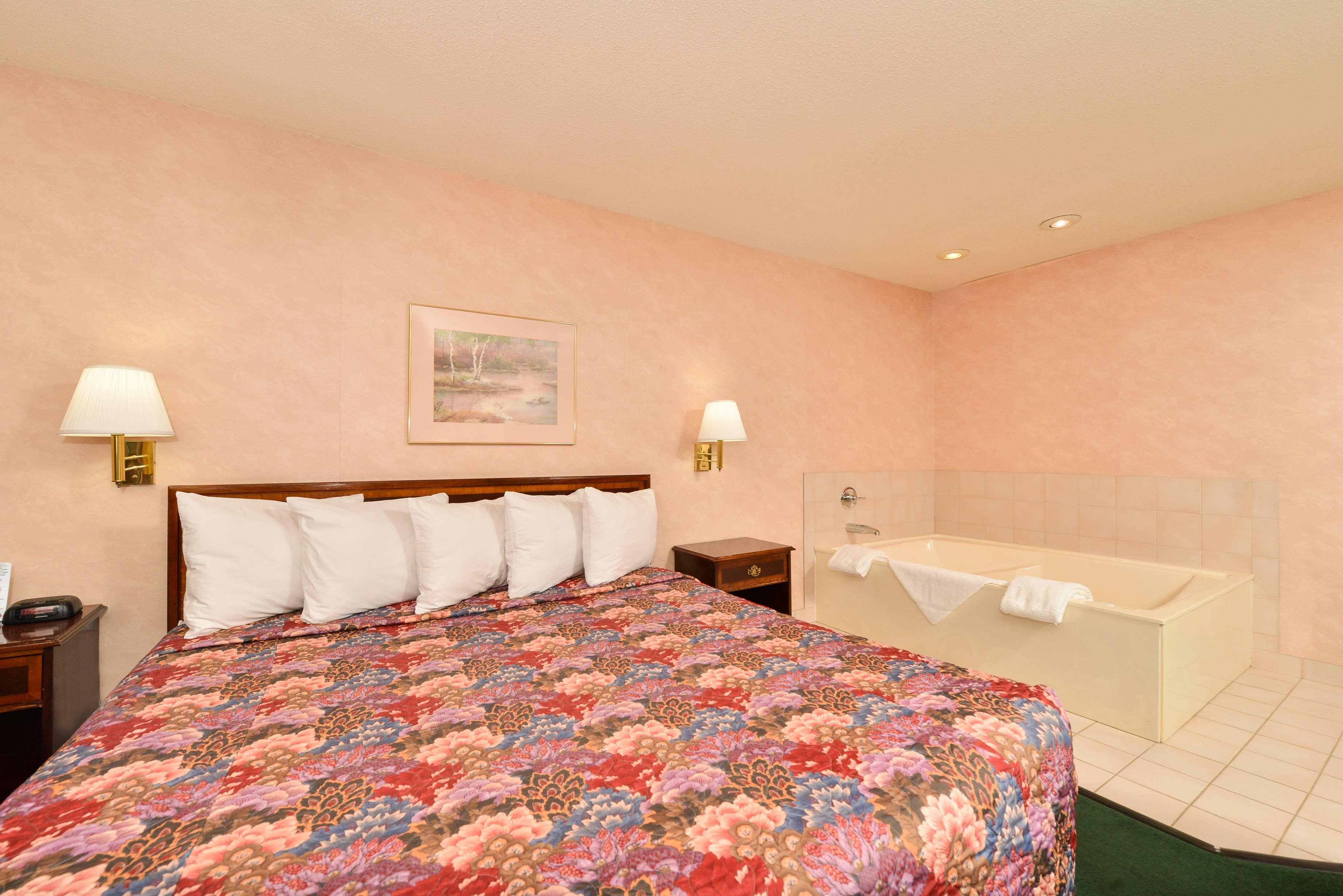 拉迪森库里蒂巴酒店 库里提巴 外观 照片 A typical room at a Days Inn