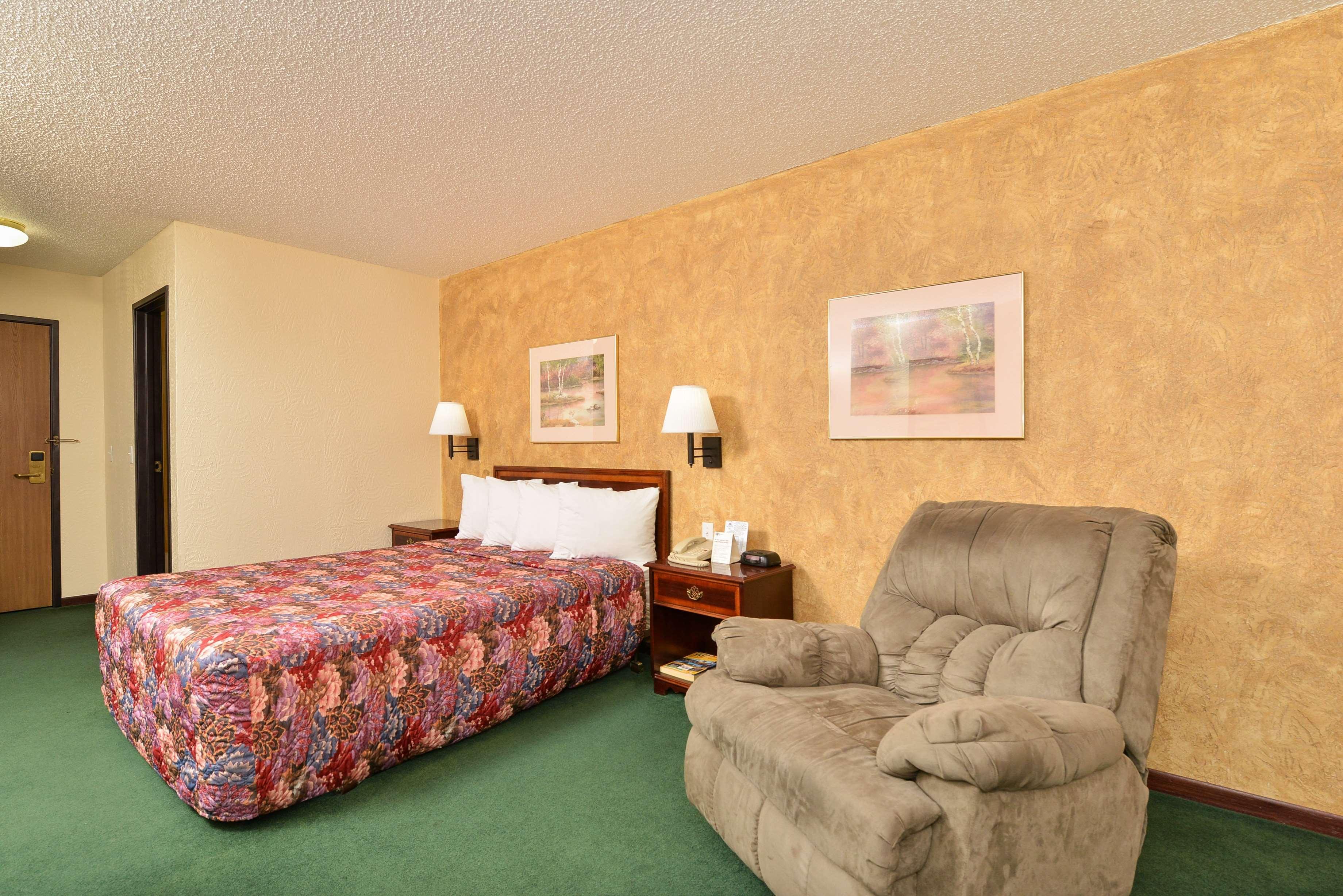 拉迪森库里蒂巴酒店 库里提巴 外观 照片 A typical Super 8 room
