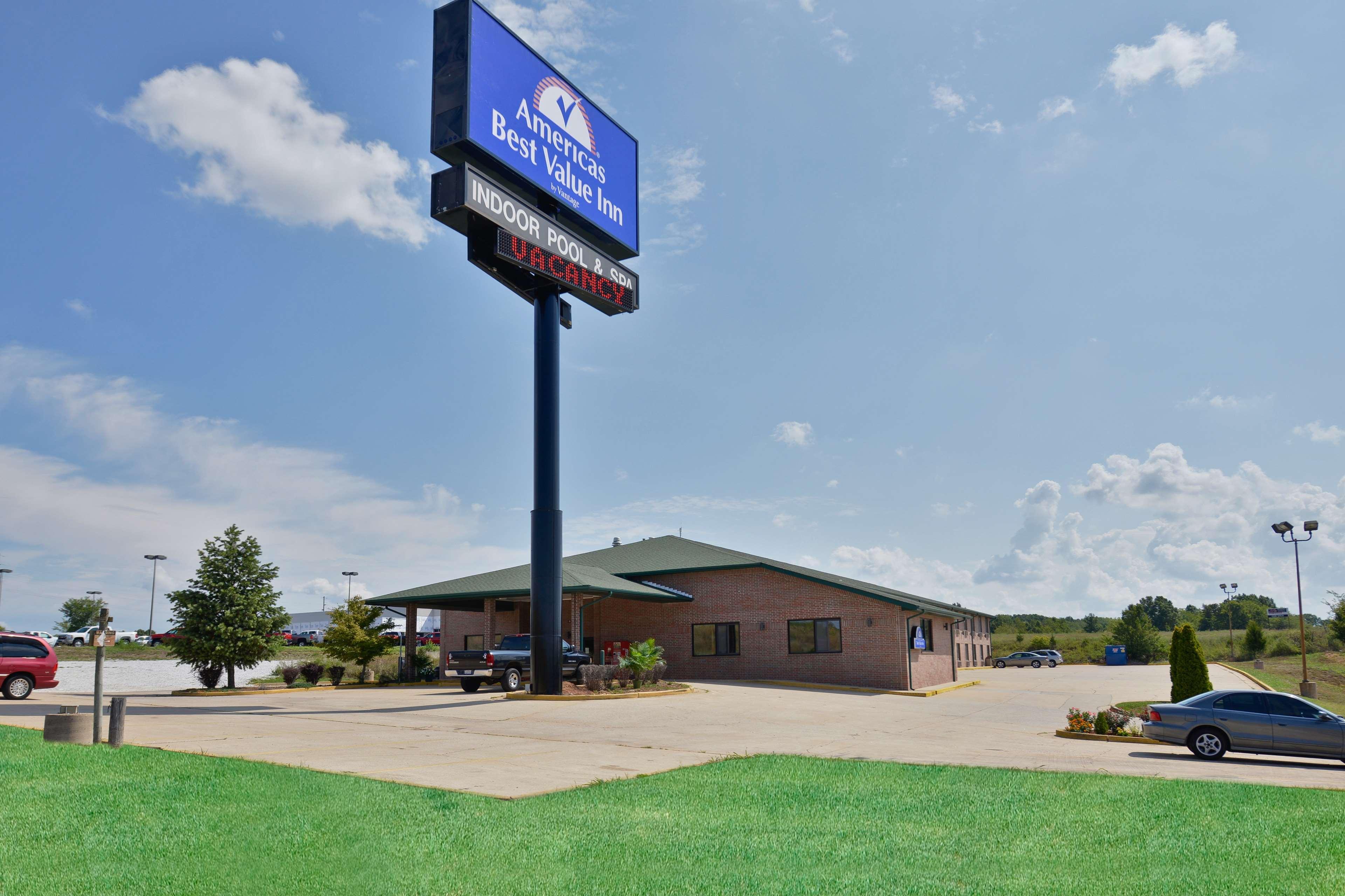 拉迪森库里蒂巴酒店 库里提巴 外观 照片 American West headquarters in Sioux Falls, South Dakota