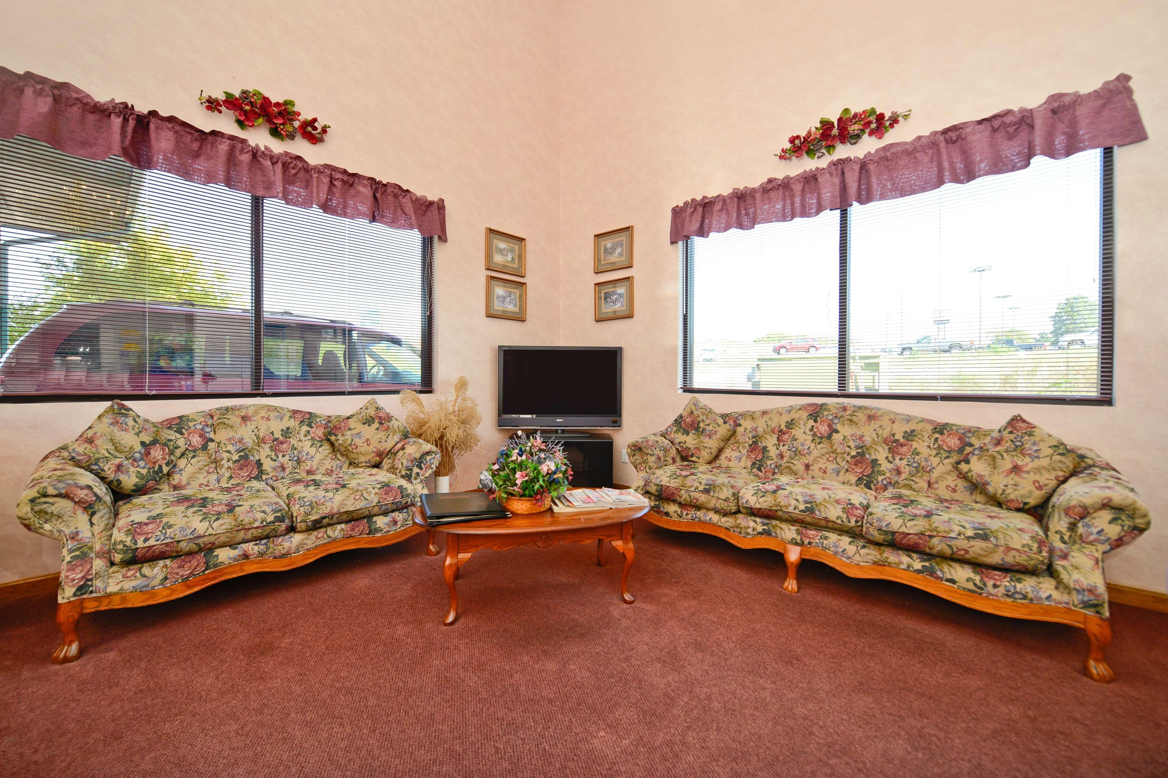 拉迪森库里蒂巴酒店 库里提巴 外观 照片 The lobby of the motel