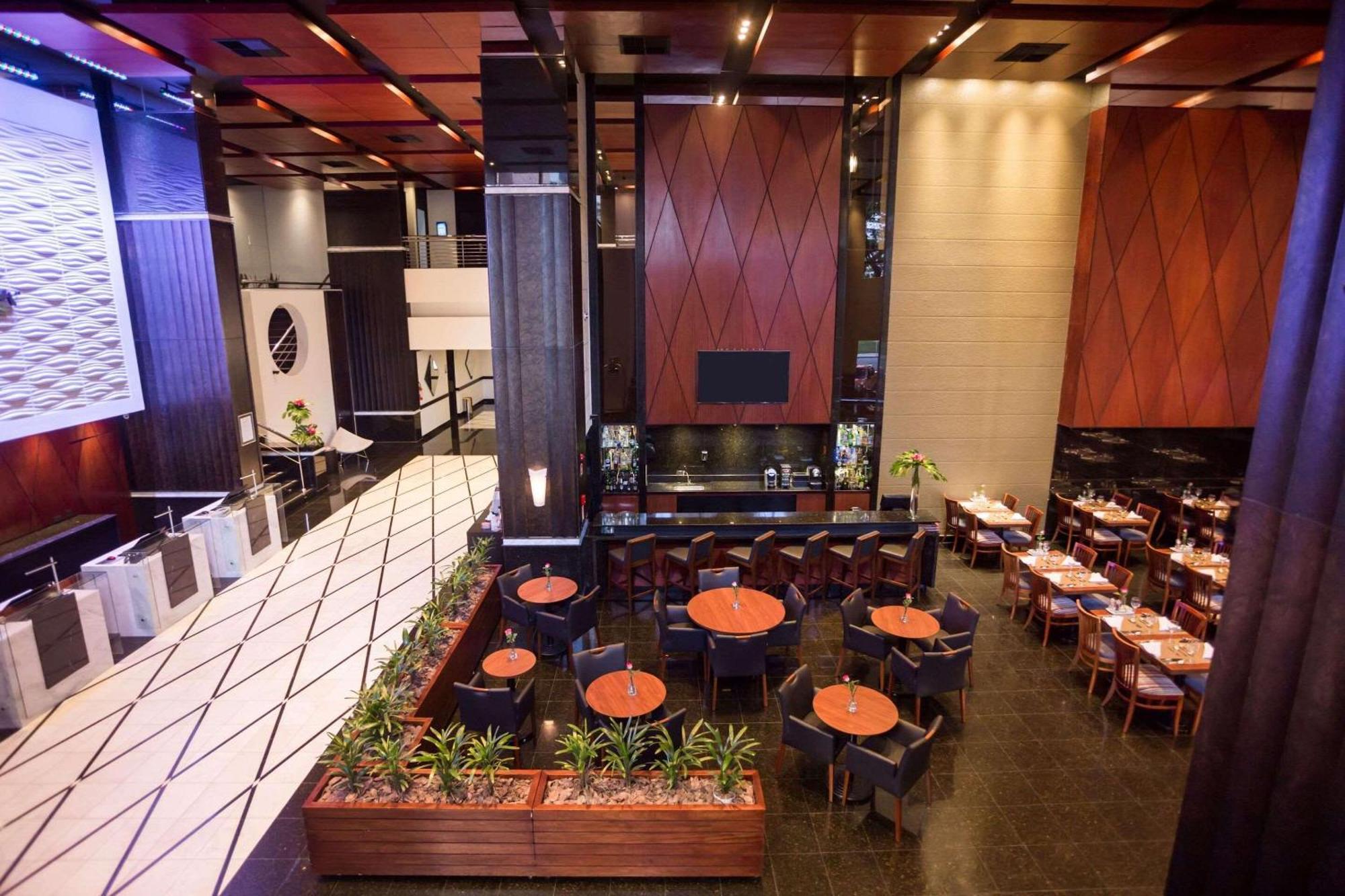 拉迪森库里蒂巴酒店 库里提巴 外观 照片 Interior of the restaurant