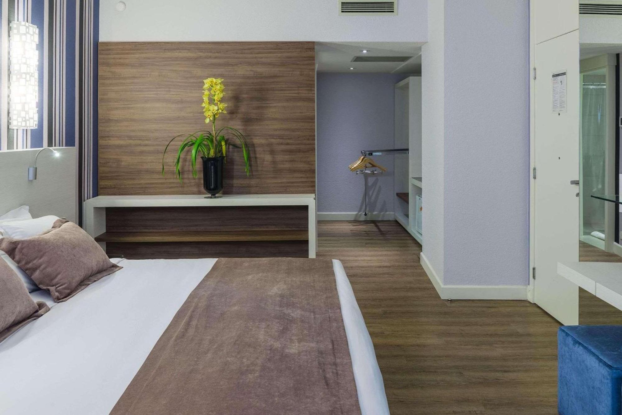 拉迪森库里蒂巴酒店 库里提巴 外观 照片 A room at the hotel