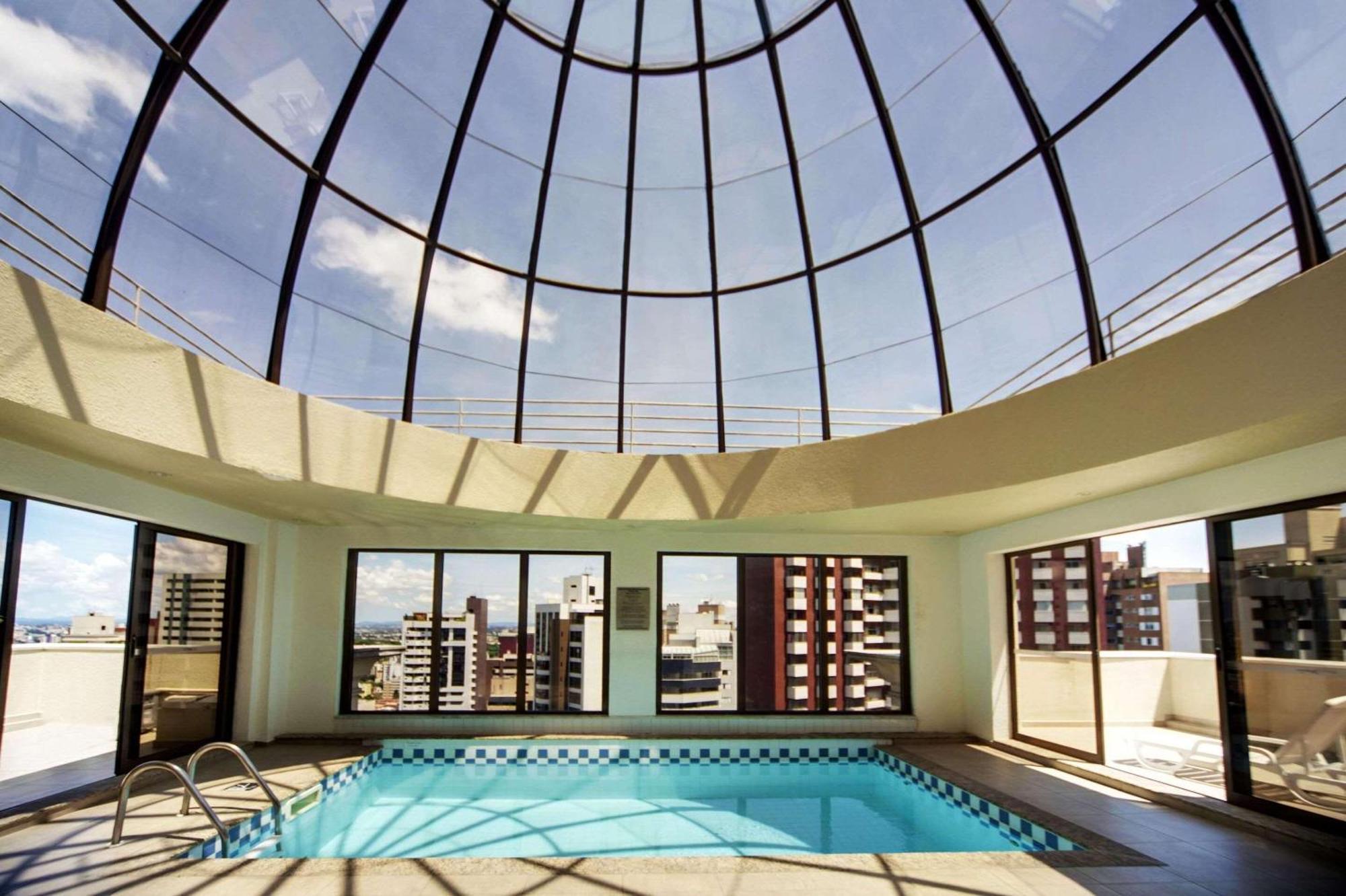 拉迪森库里蒂巴酒店 库里提巴 外观 照片 The pool at the top of the building