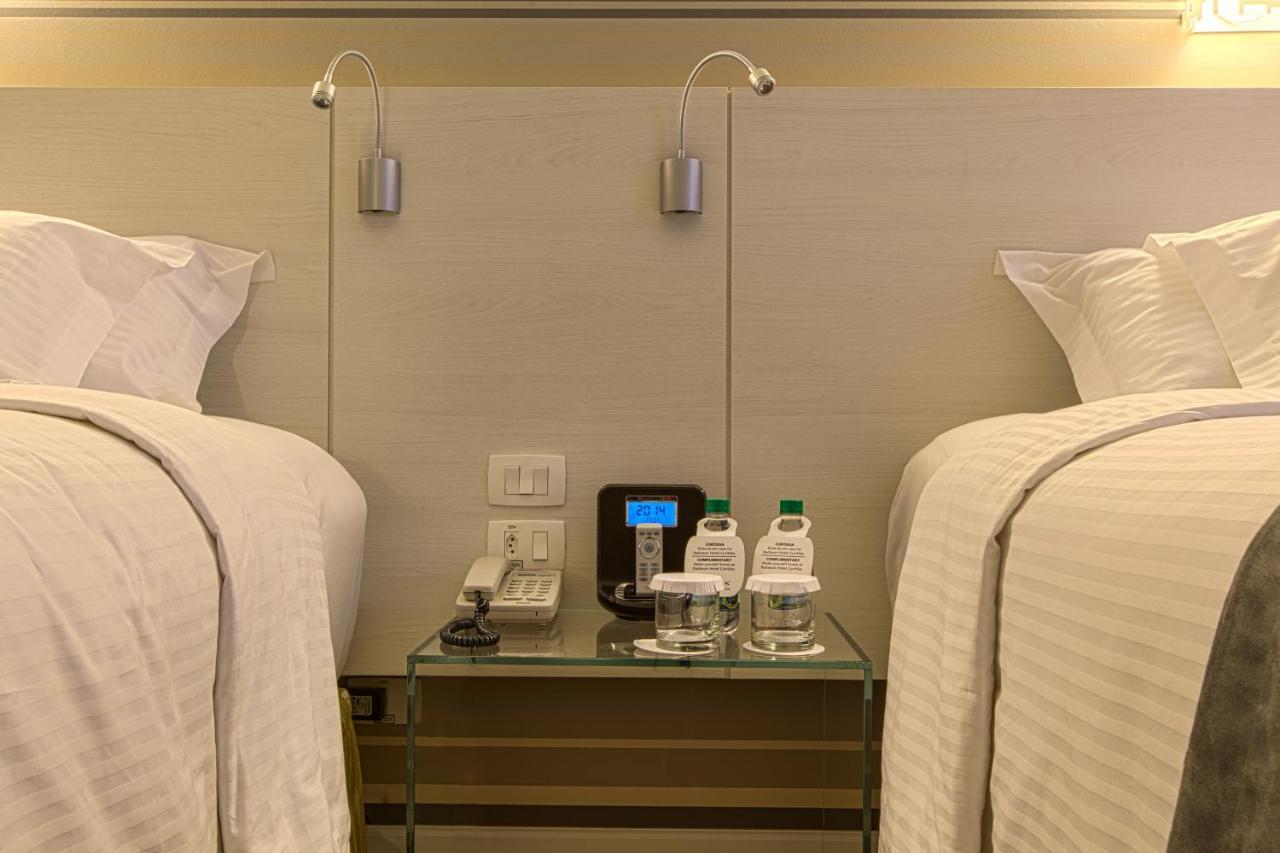 拉迪森库里蒂巴酒店 库里提巴 外观 照片 A bedside table