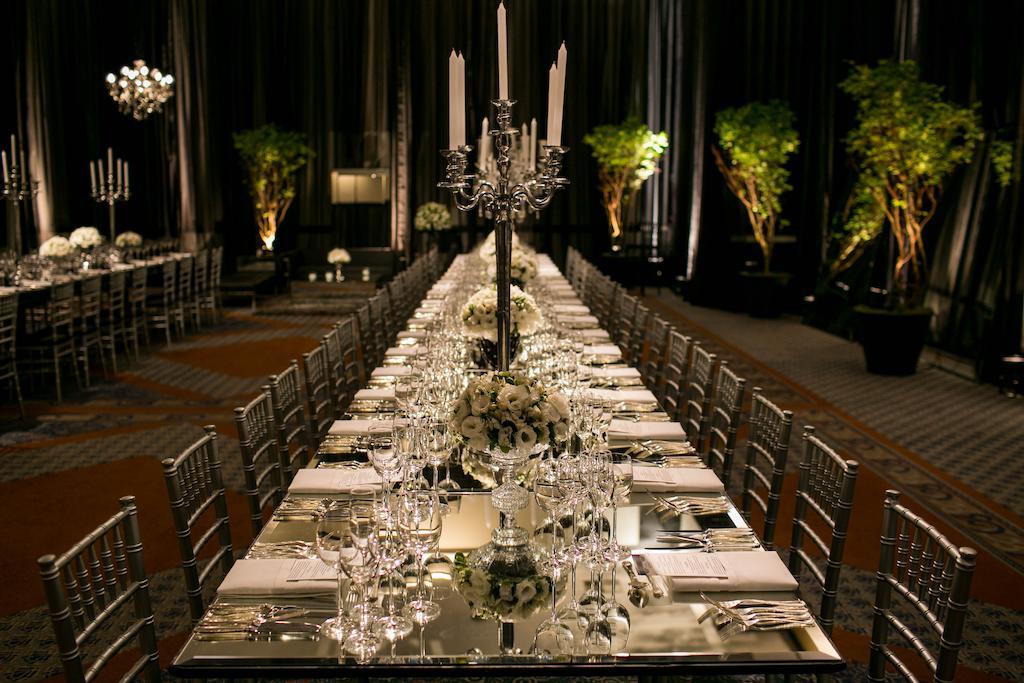 拉迪森库里蒂巴酒店 库里提巴 外观 照片 A table set for a formal dinner